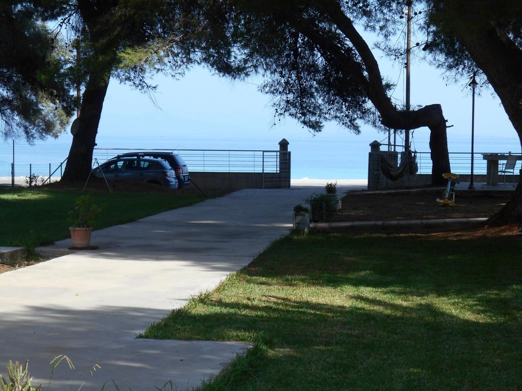 Brunello Seaside Apartments Lefkada City Bagian luar foto